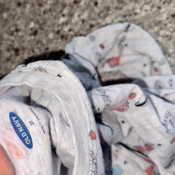 Old Navy l Space-Themed Kids Long Sleeve Shirt l Size: 3T - Picture 3 of 4